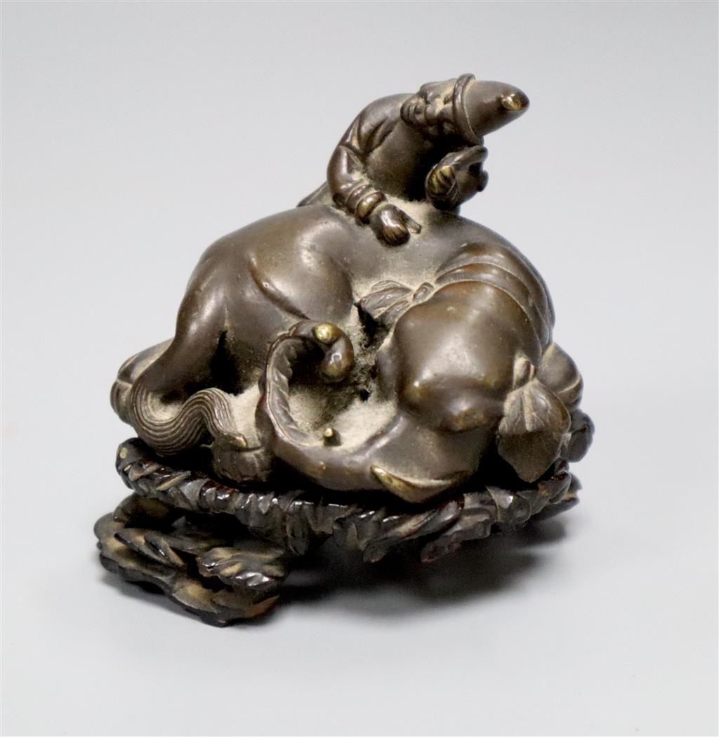 A Chinese bronze scroll weight in the form of an elephant and child, H 5cm L 7cm